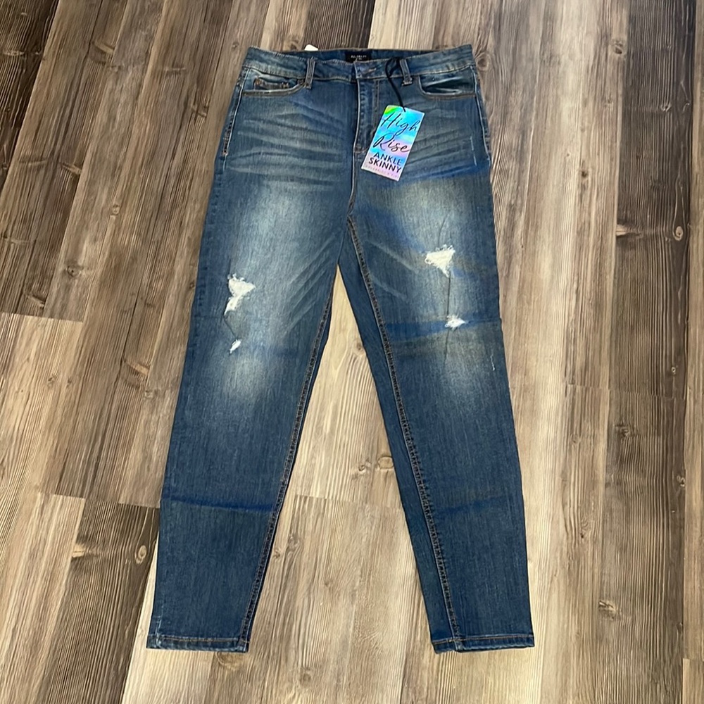 Celebrity Pink high rise ankle skinny size 13/31 NWT